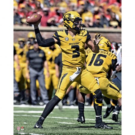 COLUMBIA, MO - SEPTEMBER 22: Quarterback Drew Lock #3 of the Missouri Tigers passes against the Georgia Bulldogs in the second quarter at Memorial Stadium on September 22, 2018 in Columbia, Missouri. (Photo by Ed Zurga/Getty Images)